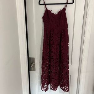 Perfect Pocketed Crochet Midi Dress - Burgundy